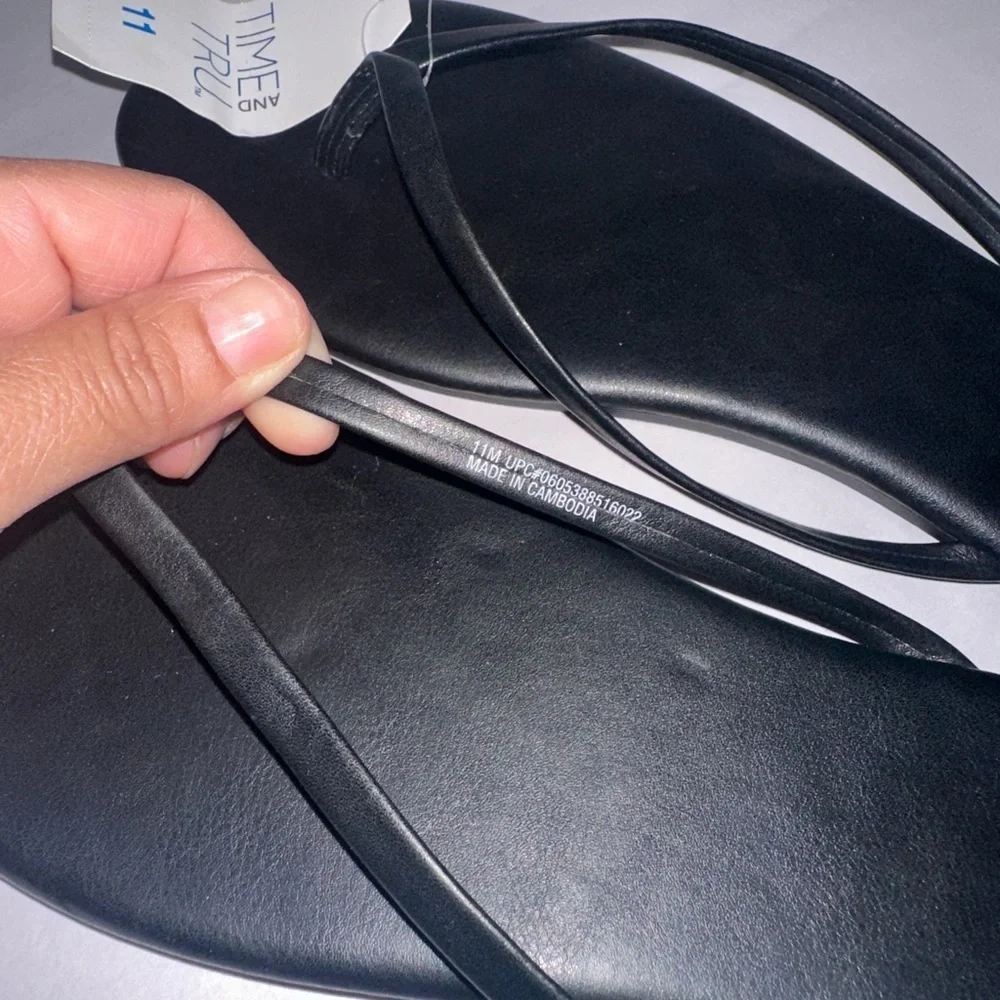 Time and Tru Classic Black Sandals